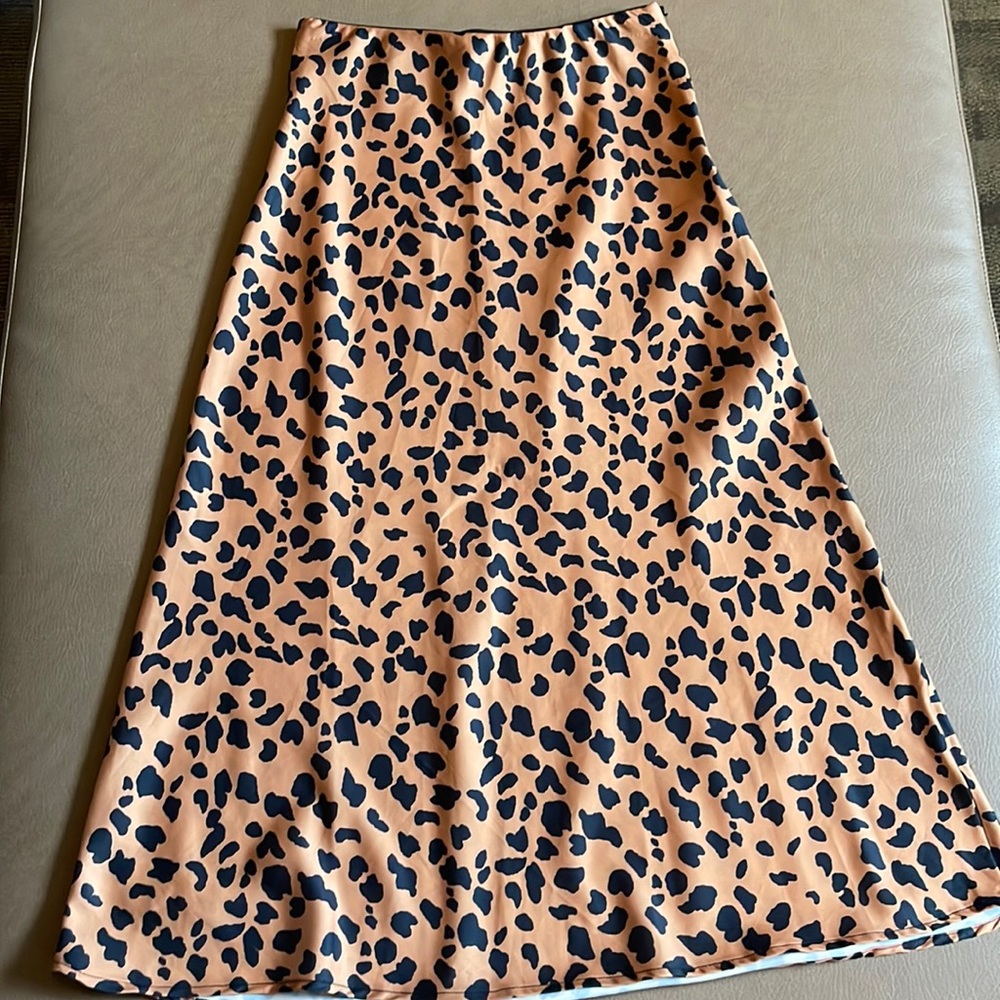 Leopard print midi skirt